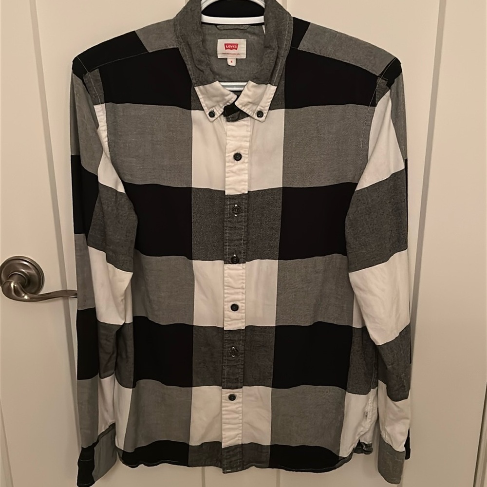 Levi’s men’s black and white plaid shirt, size S